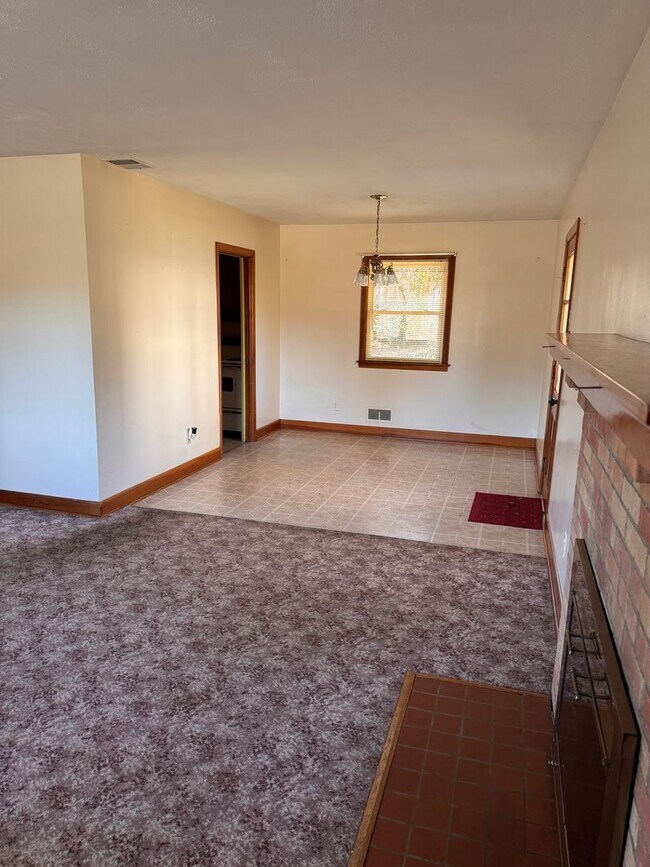 Building Photo - 4 Bedroom || 2.5 Bathroom Home in Boonsboro