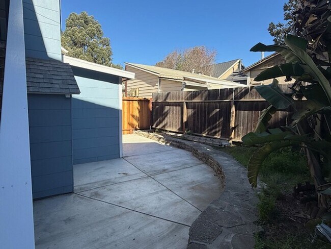 Building Photo - 513 2nd Ave