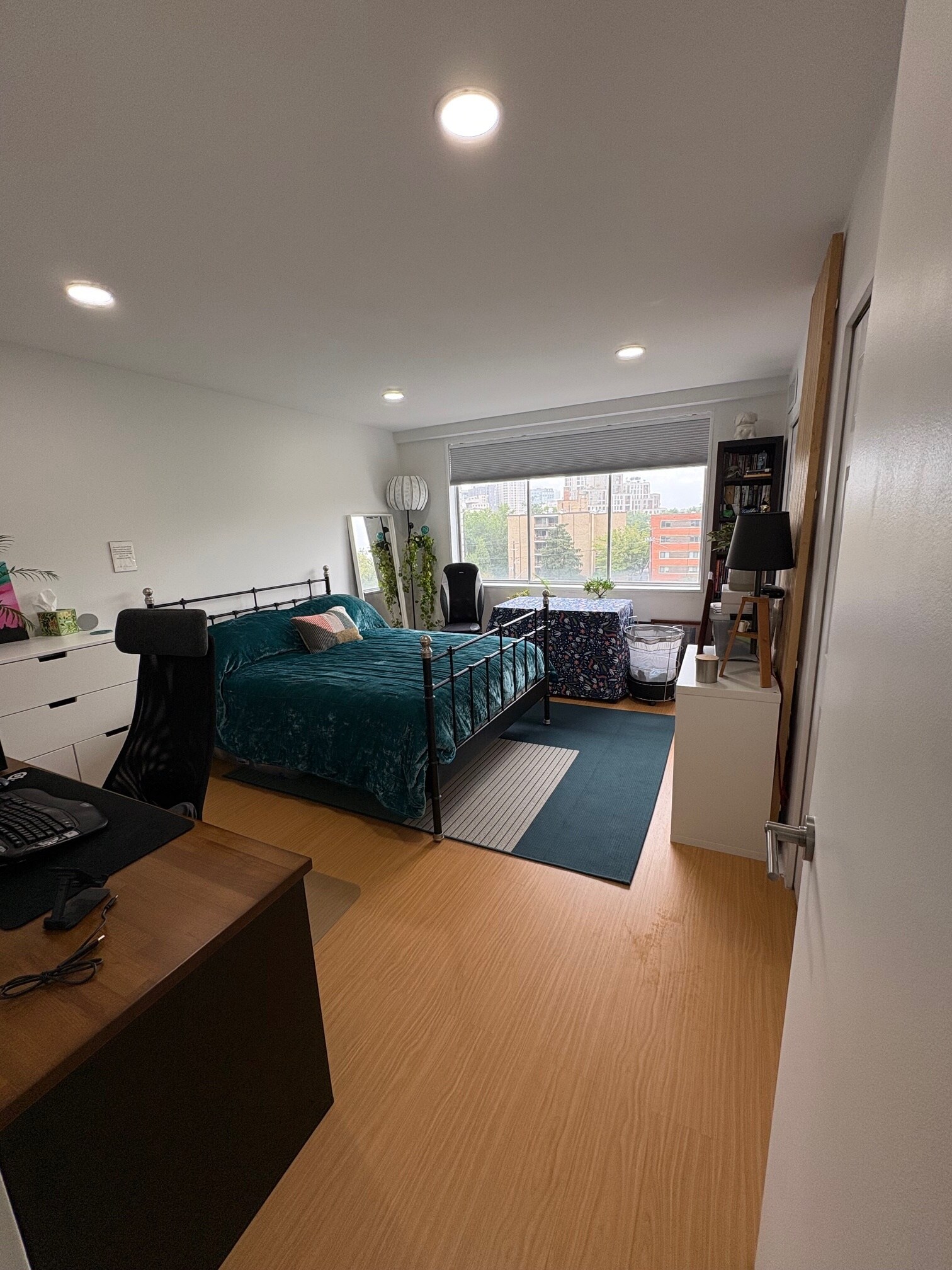 primary bedroom with window view - 4977 Battery Ln