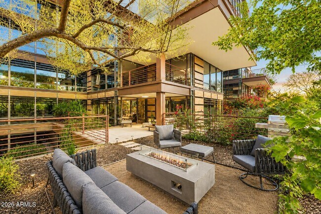 Building Photo - 7161 E Rancho Vista Dr