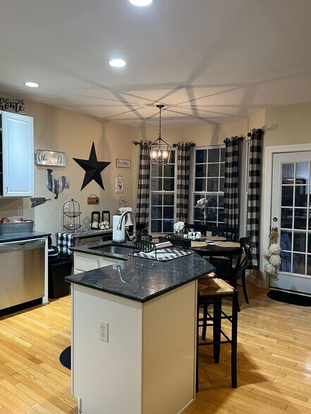 Breakfast Nook - 237 Westbrook Dr