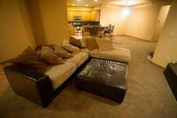 Building Photo - 3 Bed Home