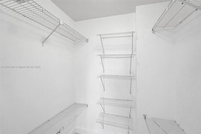 Building Photo - 9301 SW 92nd Ave