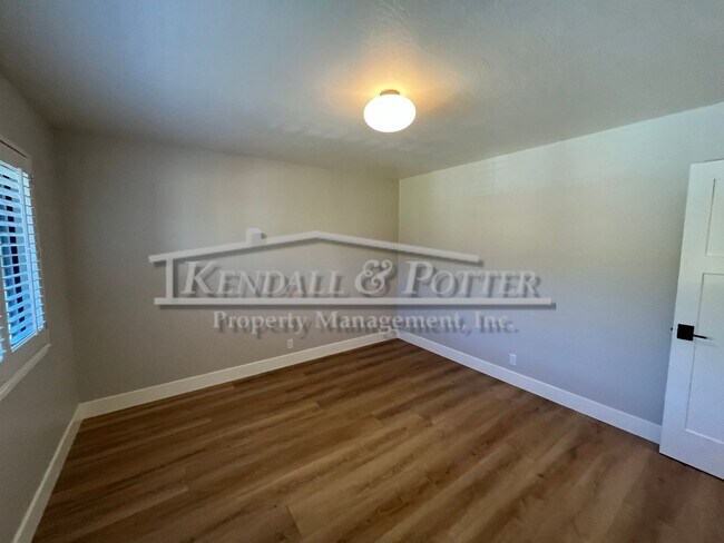Building Photo - Beautifully Remodeled 4 Bed/2 Full Bath + ...