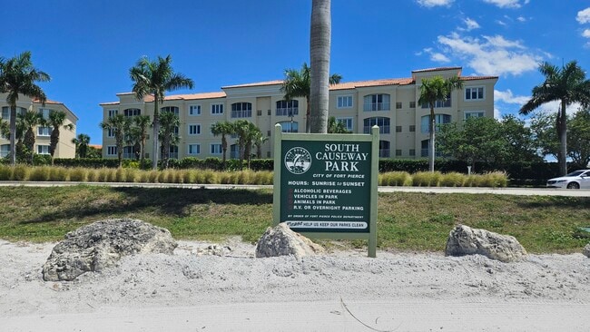 Building Photo - 1150 Bayshore Dr