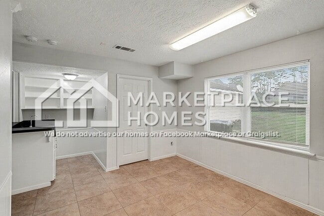 Building Photo - 7611 Theisswood Rd