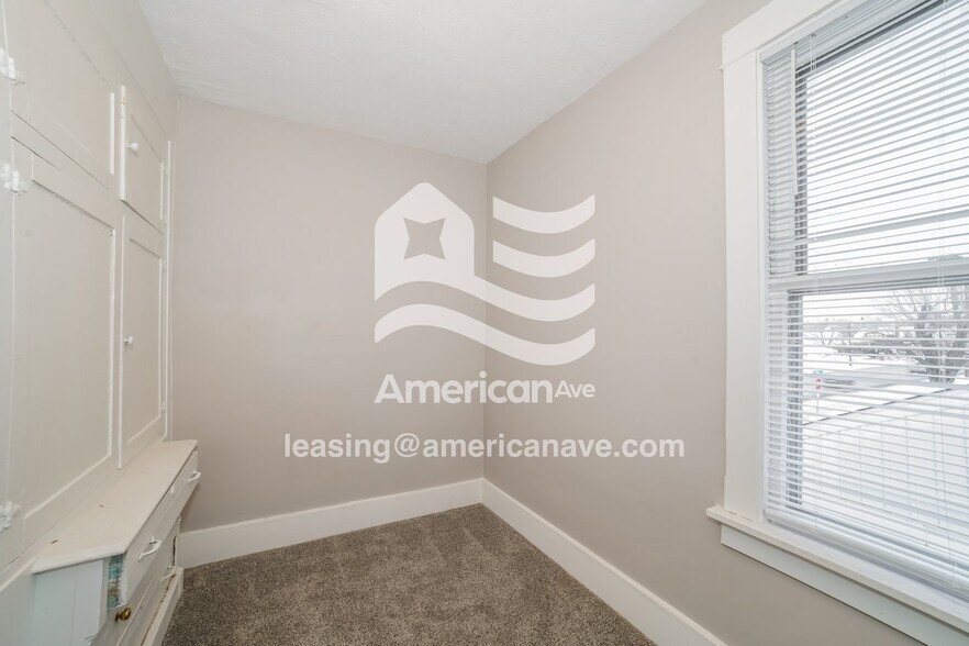 Building Photo - 1946 N Sheridan Rd