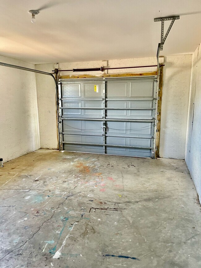Building Photo - 6062 Lacota Ave