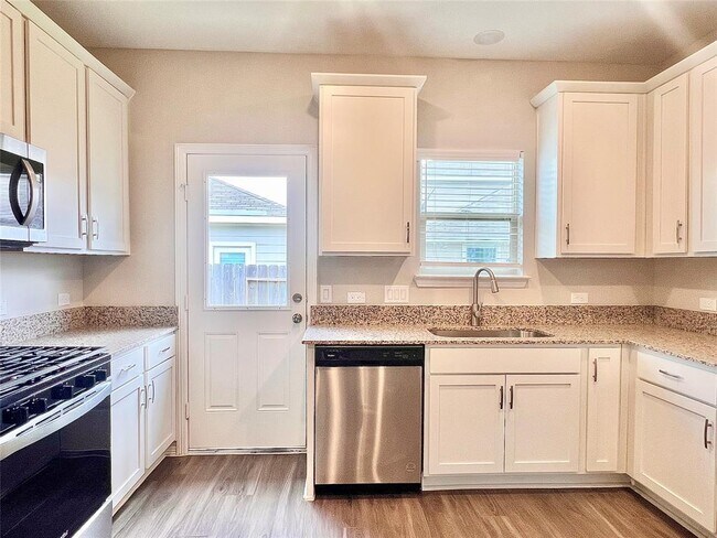 Building Photo - 21122 Voyage Ln