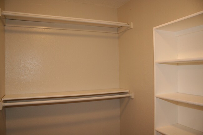Building Photo - Massive 3 bedroom duplex with living room ...