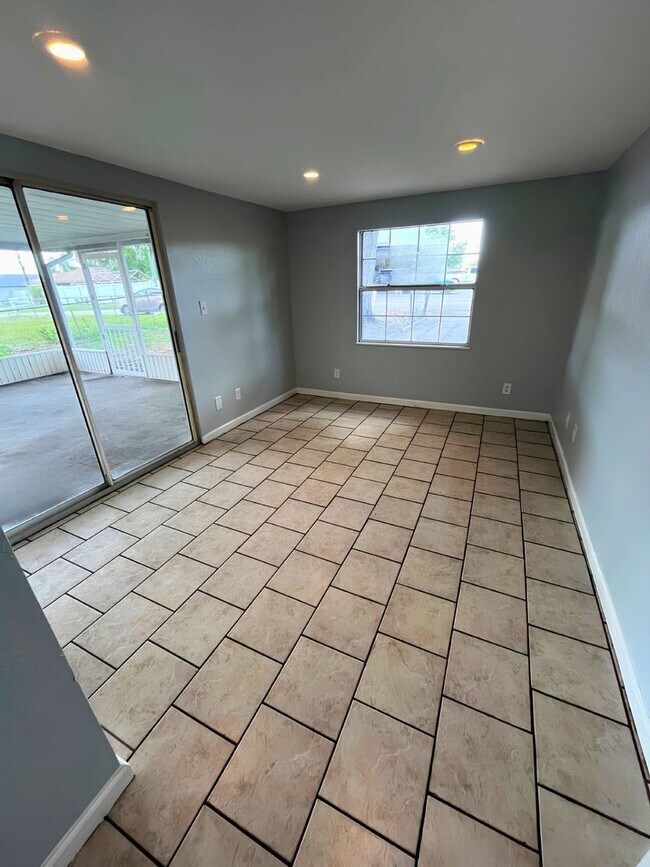 Building Photo - 1020 Pisgah Pl