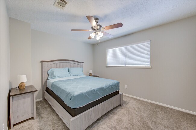Building Photo - 17206 Seven Pines Dr
