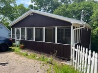 Building Photo - 2 bedroom Duplex