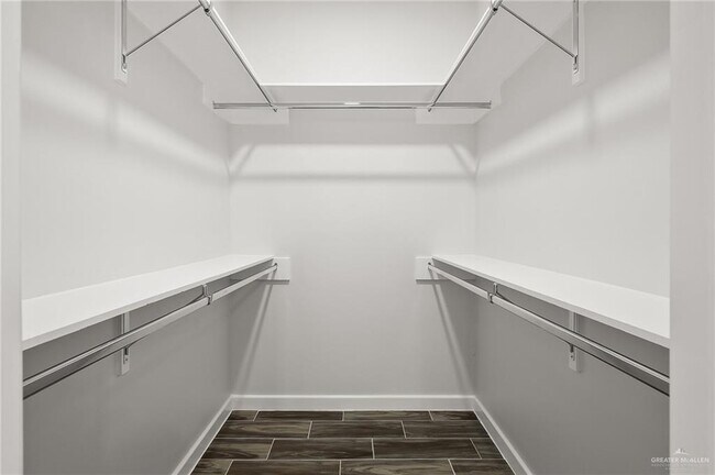 Building Photo - 30 Violet Ave W