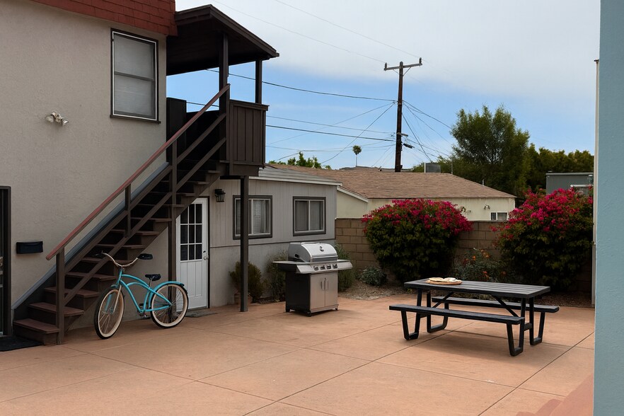 Garden Patio/BBQ area - 131 Montecito Ave