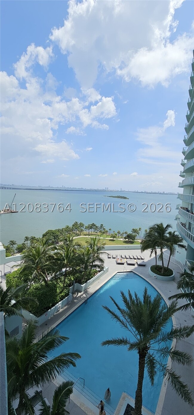 Building Photo - 1900 N Bayshore Dr
