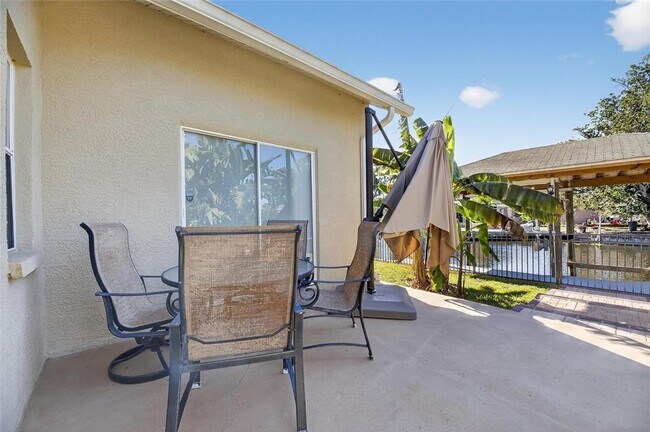 Building Photo - 172 Lake Shore Dr W