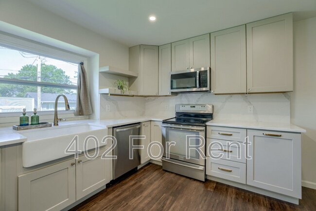 Building Photo - 3322 S 78th St