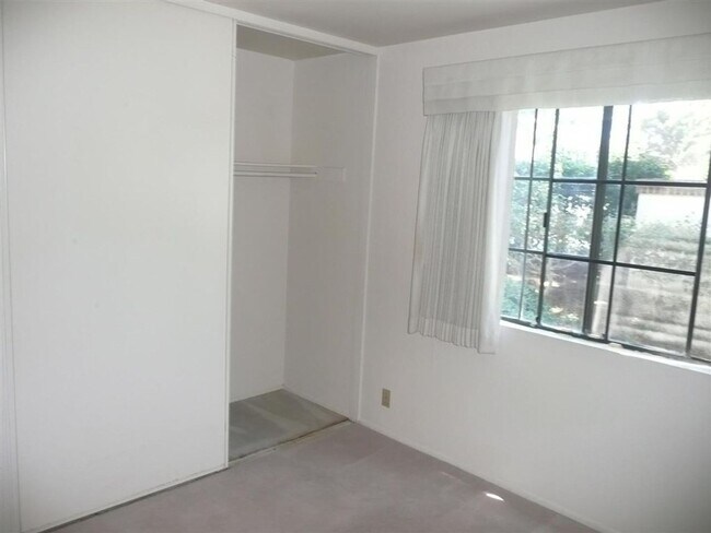 Building Photo - 2-Bedroom 1-Bathroom La Jolla UTC Condo wi...