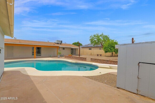 Building Photo - 301 N 87th St