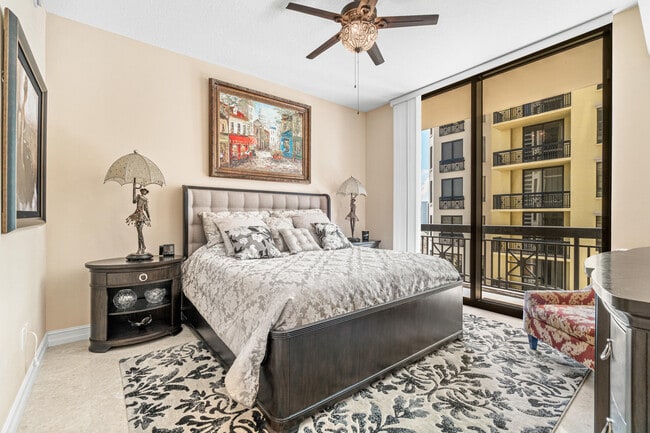 Building Photo - 701 S Olive Ave