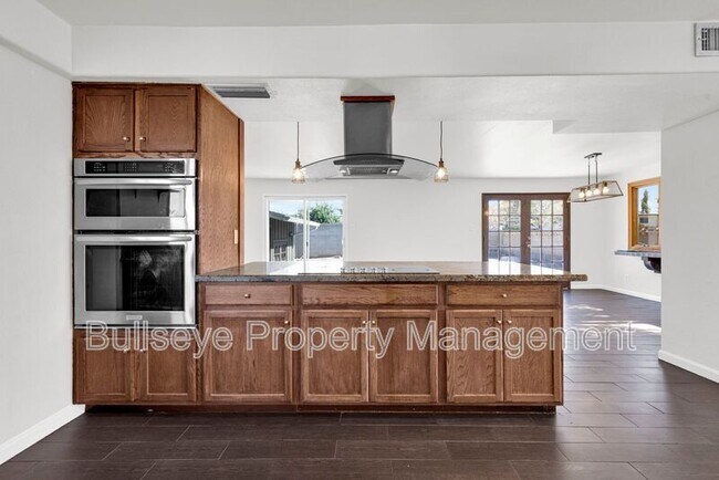 Building Photo - 1333 E Donner Dr