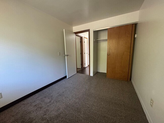 Building Photo - TIKI - 4563-4569 Croftshire Dr.