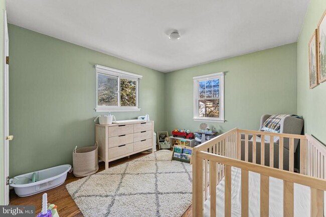 Building Photo - 268 Maple Ave