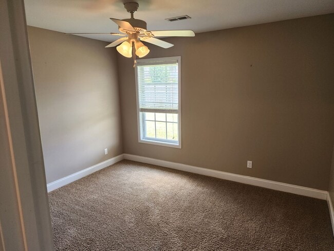 Building Photo - Maryville 37801 - 3 bed 2 bath home with a...