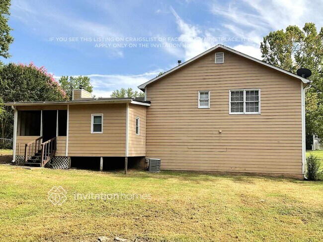 Building Photo - 83 Bluebird Dr