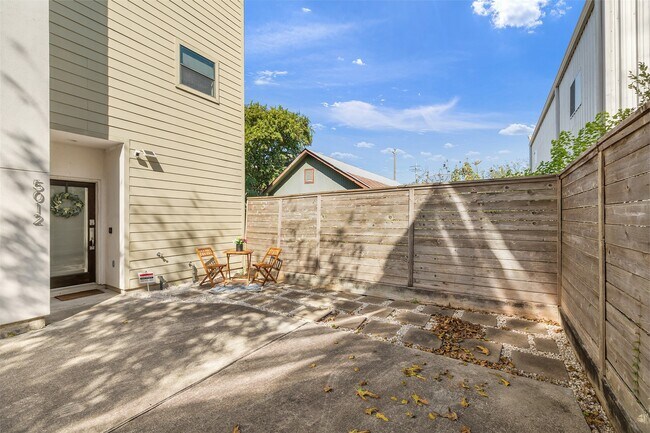 Building Photo - 5012 Cornish St