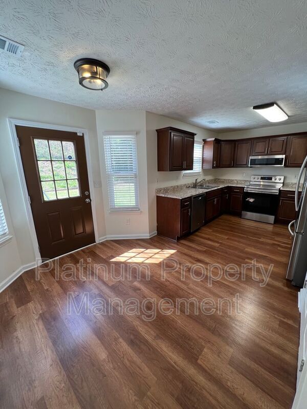 Building Photo - 1097 Yellow River Dr