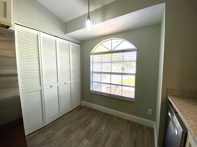 Building Photo - 1018 Spring Landing Dr