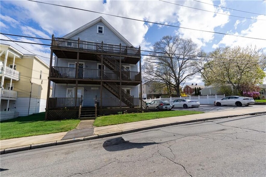 Building Photo - 43 Rivulet St