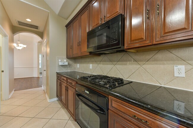 Building Photo - 18111 Blues Point Dr