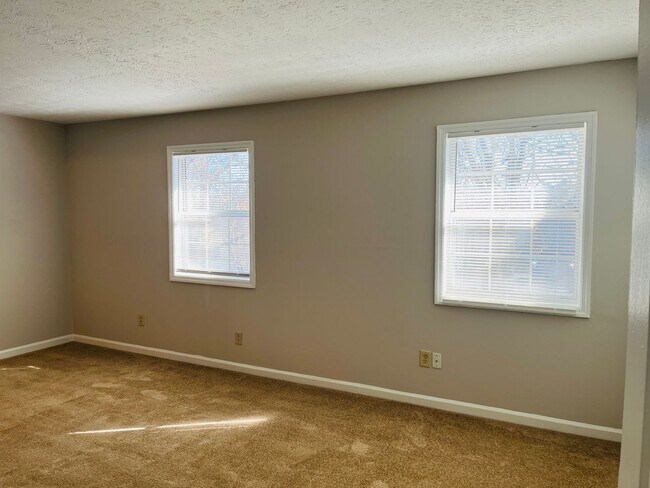 Building Photo - Welcome to Smyrna! Prime location, newly renovated, private fenced backyard, must see!