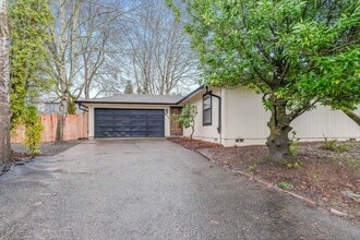 Building Photo - NEW REMODEL ~ Beautiful 3 Bed, 1 Bath Rental Home in Milwaukie!