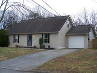 Building Photo - Charming 4-Bedroom Cape Cod Home in Knoxville
