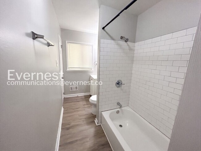 Building Photo - 1935 Lathrop St SE