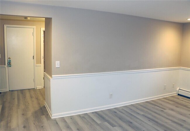 Building Photo - 50 Carnation St