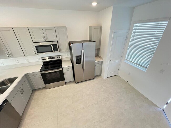 Building Photo - 2961 Skyline Lp