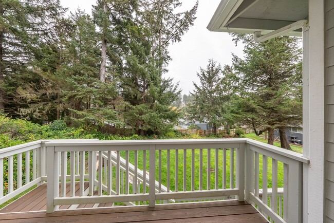 Building Photo - Beautiful Home in Depoe Bay!