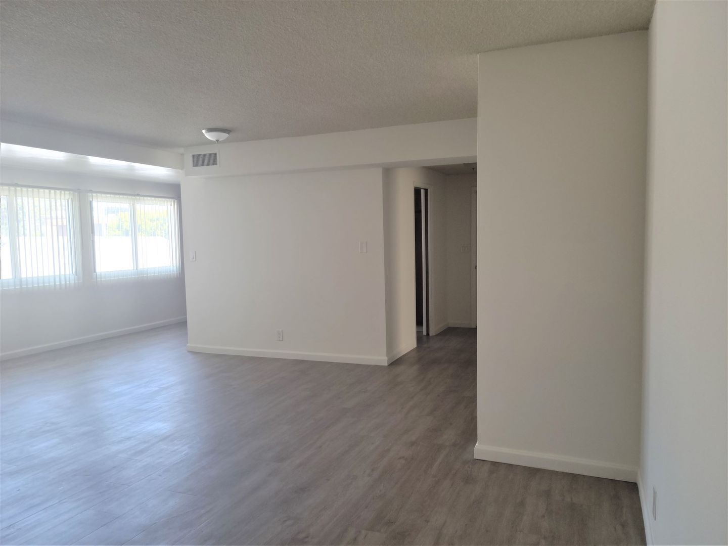 Building Photo - 623 S Grevillea Ave