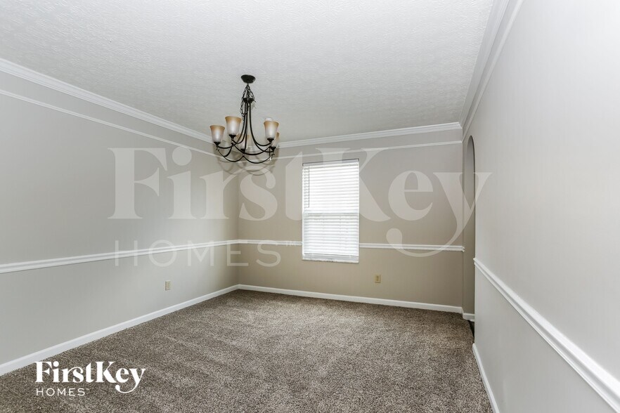 Building Photo - 81 Roxbury Dr