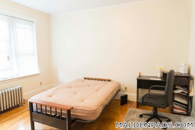 Building Photo - 349 Pleasant St