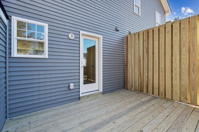 Building Photo - 16 Cardinal Ln