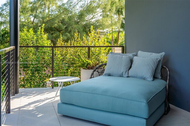 Building Photo - 4585 Nautilus Dr