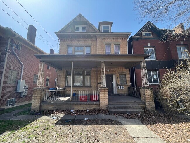 Building Photo - 2314 Woodstock Ave