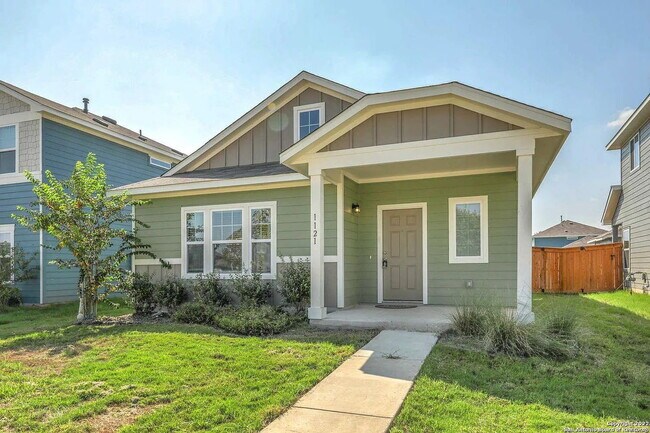 Building Photo - "Charming 3-Bed Oasis in San Marcos with 2 Full Baths – 1424 Sq Ft of Comfort!"
