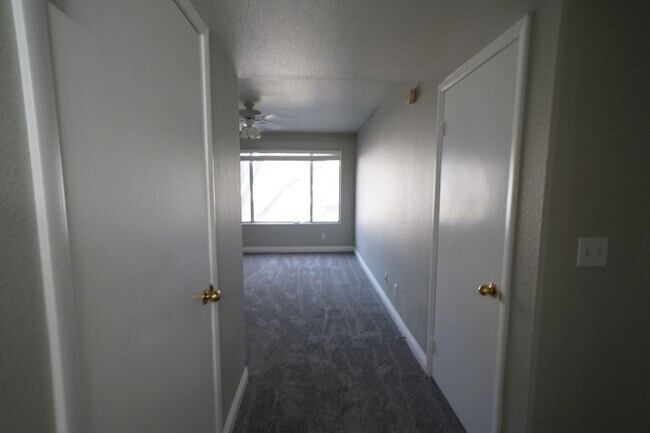 Building Photo - No Showings until 4/10/2026